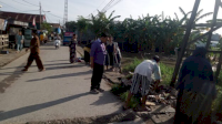 Musim Penghujan, Warga Tallo Gotong Royong Bersihkan Saluran Air