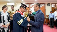 Sekprov Sulsel Jufri Rahman Raih Gelar Doktor dengan Predikat Cum Laude