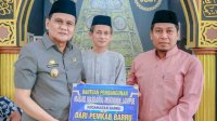 Pemkab Barru Serahkan Bantuan Masjid, Suardi Saleh Beberkan Alasan Prioritas Keagamaan