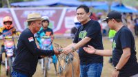 Berhadiah Sapi, Bupati Barru Resmi Buka Balap Taxi Gabah di Desa Harapan
