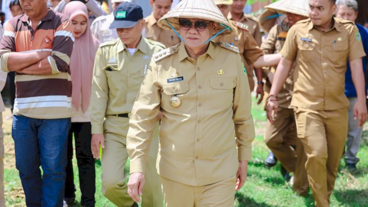 Bupati Barru Turut Hadiri Acara Turun Sawah di Kecamatan Balusu