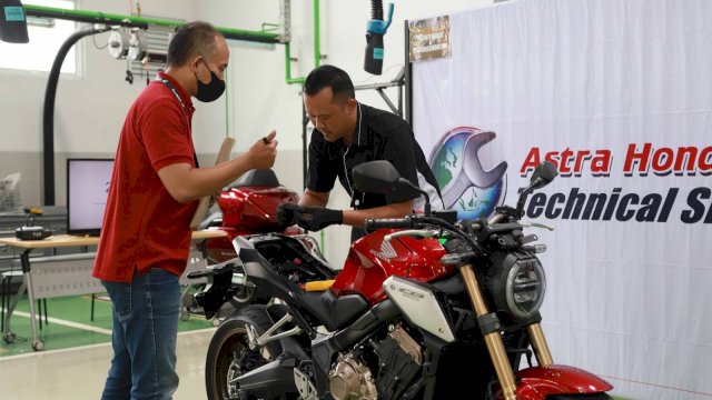 Teknisi Honda siap beradu Honda Asia &amp; Oceania Motorcycle Technician Skill Contest. Foto: Istimewa.