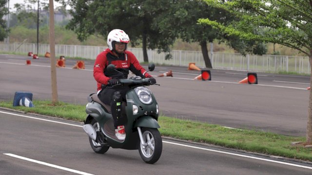 Asmo Sulsel beri tips lewati genangan. Foto: Istimewa.