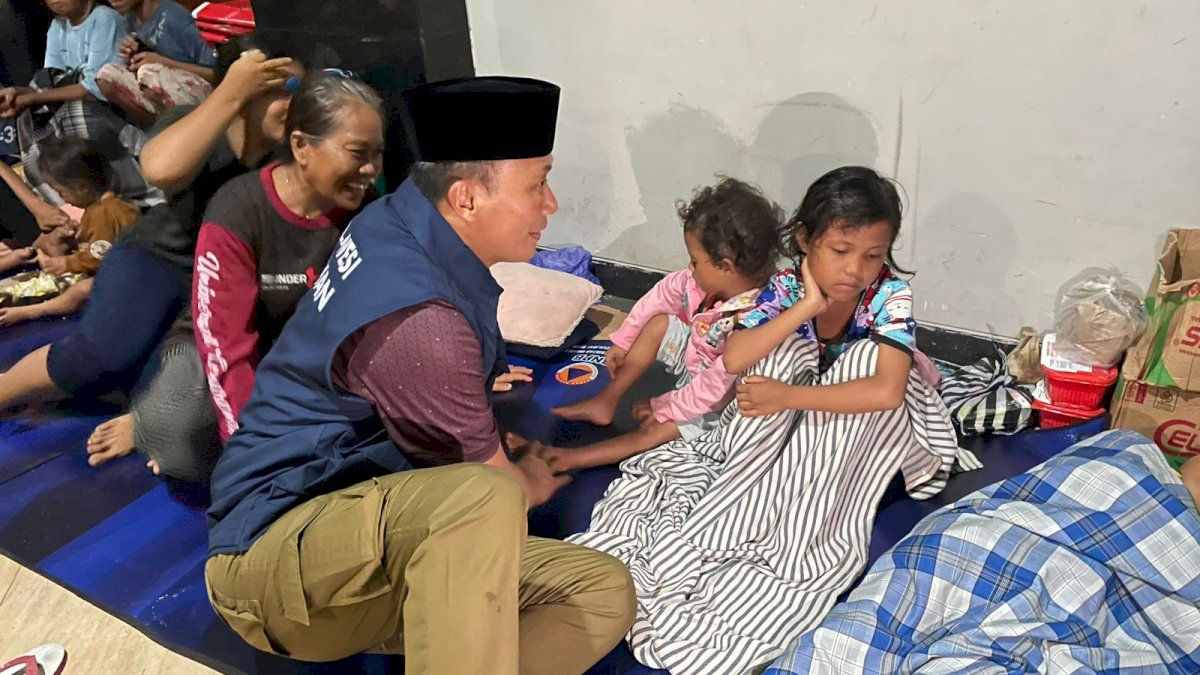 Banjir Rendam Makassar, Pj Gubernur Sulsel Turun Langsung Pastikan Penanganan Pengungsi