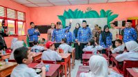 Bersama Pj Gubernur Sulsel, Bupati Barru Pantau Uji Coba Makan Bergizi Bagi Pelajar