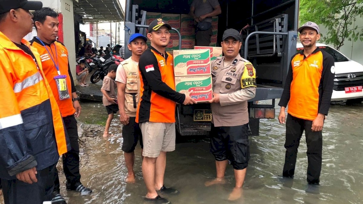 Lurah Katimbang Pantau Langsung Pemulihan Pasca Banjir, Warga Kembali ke Rumah