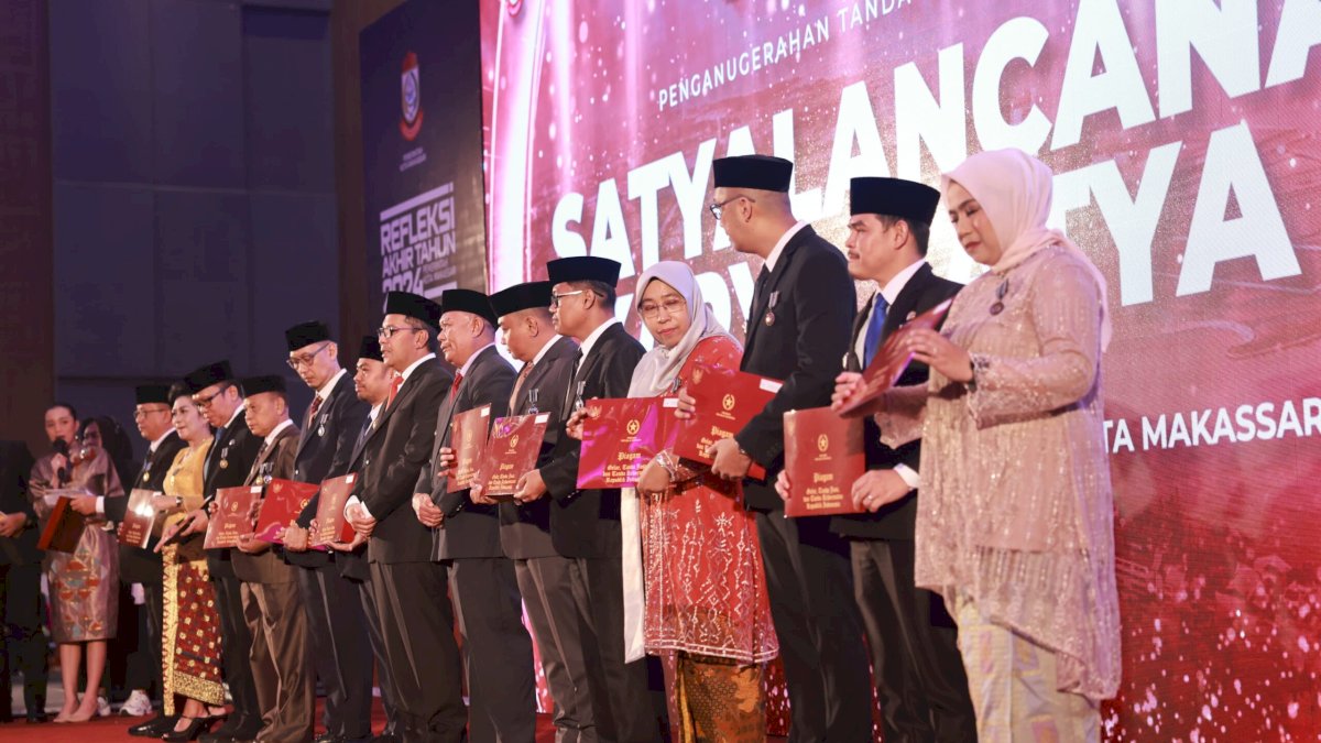 471 PNS Pemkot Makassar Raih Tanda Kehormatan Satyalancana Karya Satya Presiden RI, Diserahkan Langsung Danny Pomanto