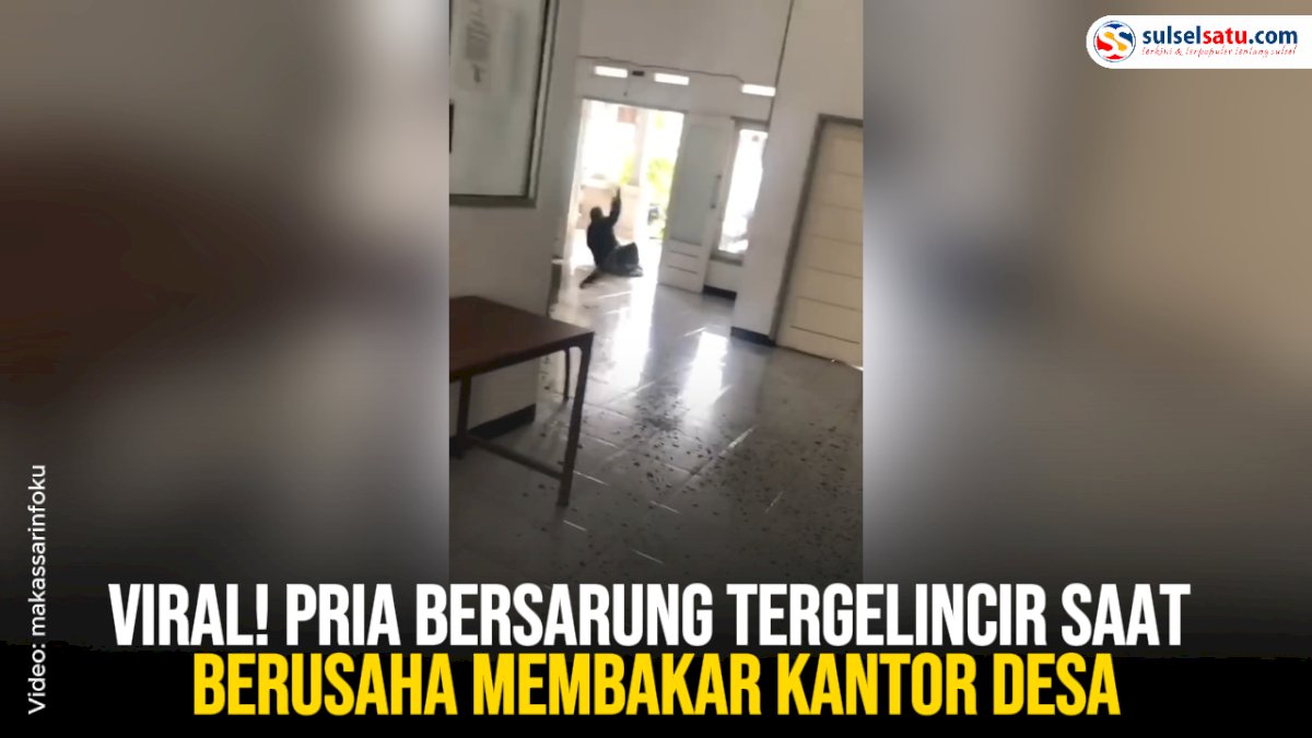 VIDEO: Viral! Pria Bersarung Tergelincir Saat Berusaha Membakar Kantor Desa
