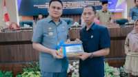 Suardi Saleh Serahkan Rancangan Peraturan Daerah