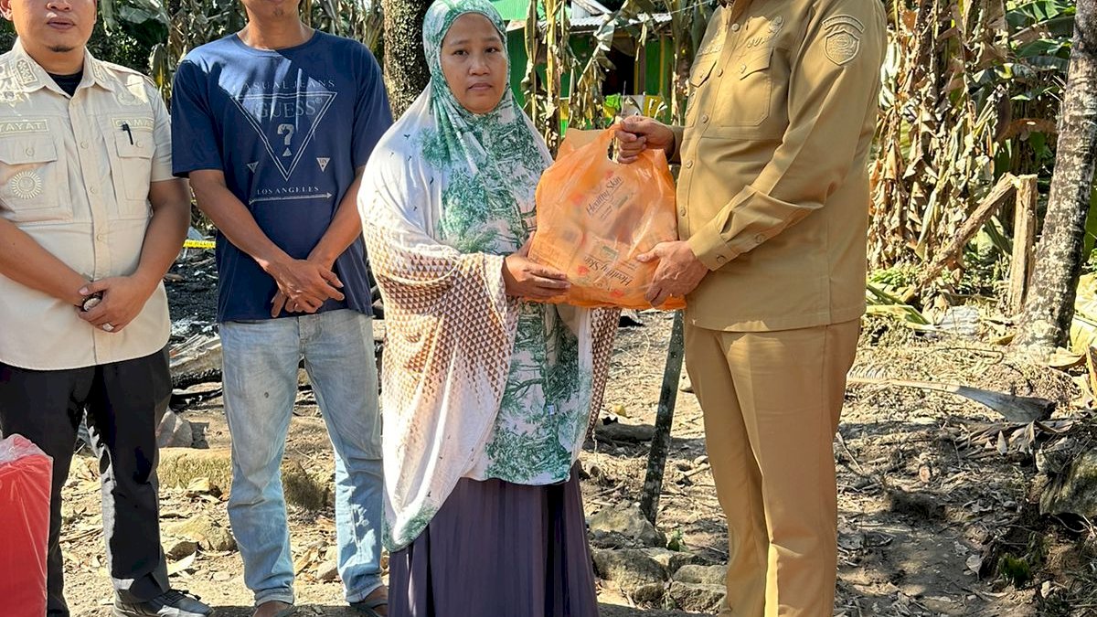 Bupati Barru Sambangi Korban Kebakaran di Soppeng Riaja
