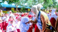 Hari Pertama Sekolah, dr Ulfah Beri Motivasi Kepeserta Didik dan Guru