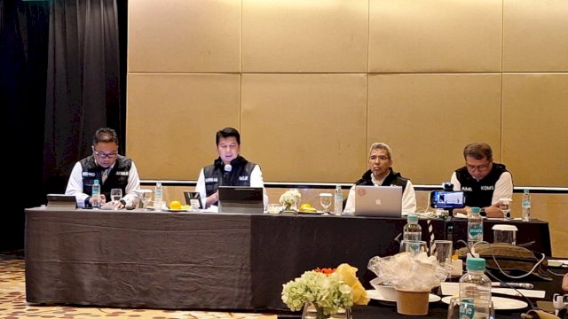 Journalist Update OJK Sulselbar yang disampaikan Kepala OJK Sulselbar Darwisman. Foto: Sri Wahyu Diastuti / Sulselsatu.com.