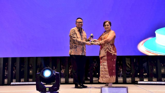 Otoritas Jasa Keuangan (OJK) kembali memperoleh predikat sebagai Badan Publik. Foto: Istimewa.