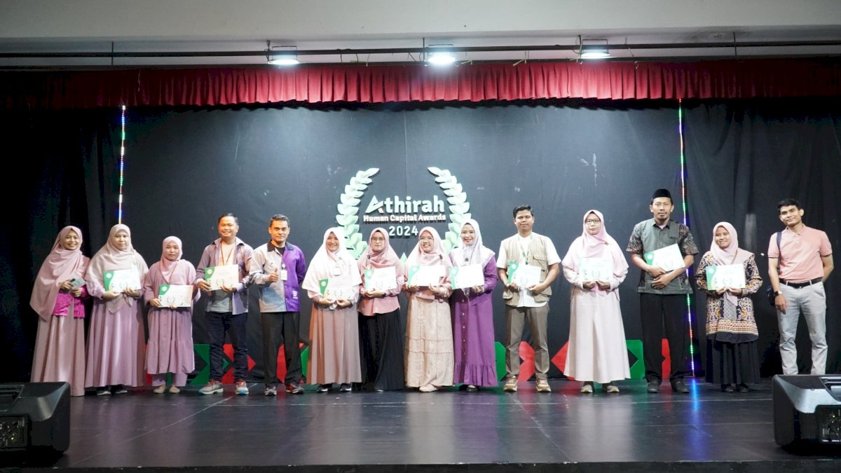 Sekolah Islam Athirah Apresiasi Guru dan Karyawan Terbaik