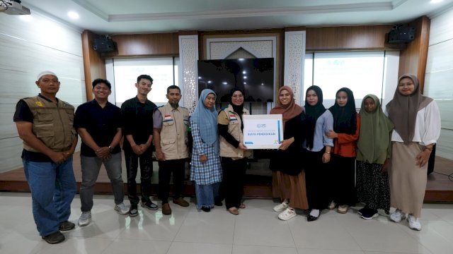 YBM PLN beri bantuan beasiswa pendidikan bagi mahasiswa Unismuh Makassar. Foto: Istimewa. 