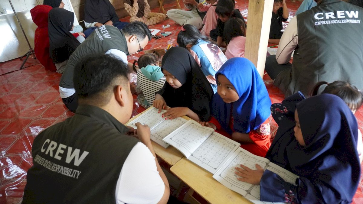 Kalla Translog Mengajar dan Berbagi 32 Anak di Desa Babangen Kabupaten Bantaeng