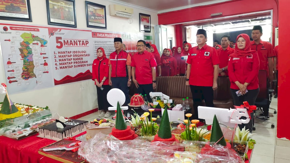 PDIP Sulsel Rayakan HUT ke-52 dengan Bagi Bibit Pohon, Benih Ikan, dan Gerobak untuk UMKM