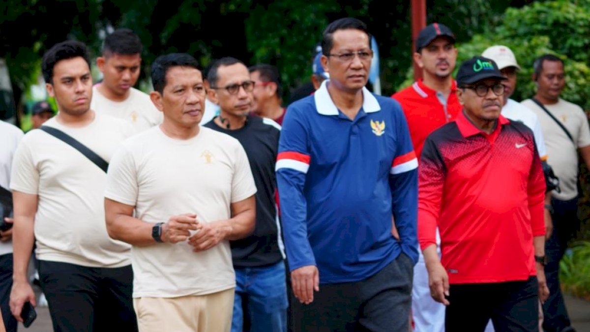 Kakanwil Kemenkum Sulsel Dampingi Menkum RI Lepas Gerak Jalan Santai FH-UMI