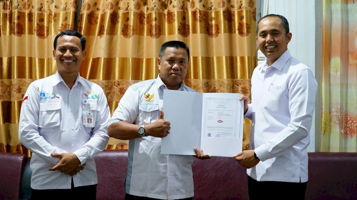 Kemenkum Sulsel Serahkan 19 Sertifikat Merek UMKM Kabupaten Pangkep
