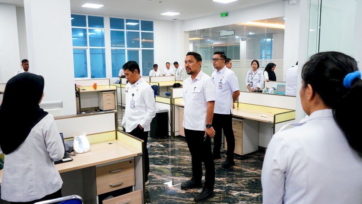 Kakanwil Kemenkum Sulsel Tinjau Layanan Publik, Tekankan Disiplin dan Kerapihan