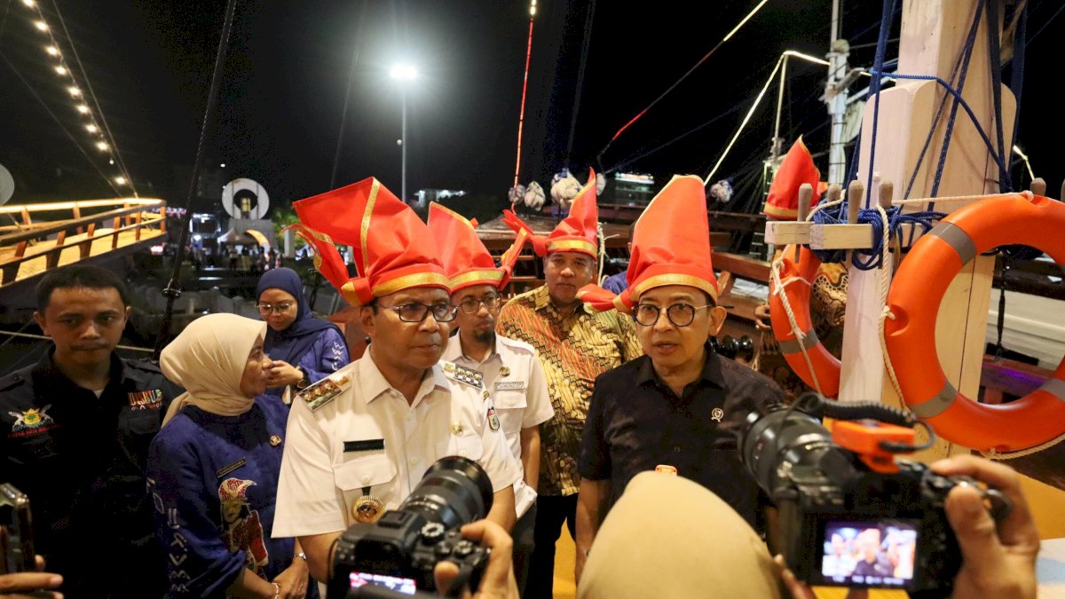 Menikmati Makanan Khas Makassar, Menteri Kebudayaan Fadli Zon Apresiasi Danny Pomanto Hidupkan Kapal Pinisi