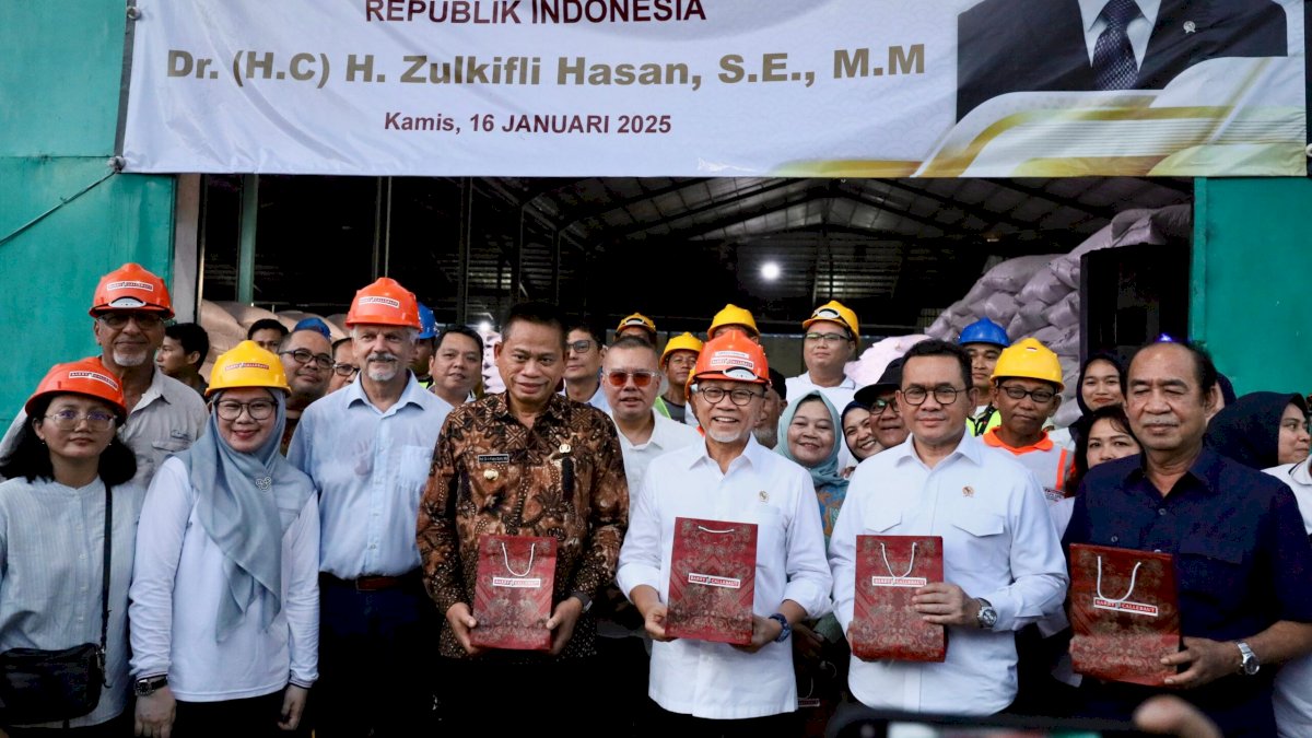 Danny Pomanto Dampingi Zulhas Tinjau Pabrik Cokelat di Kima