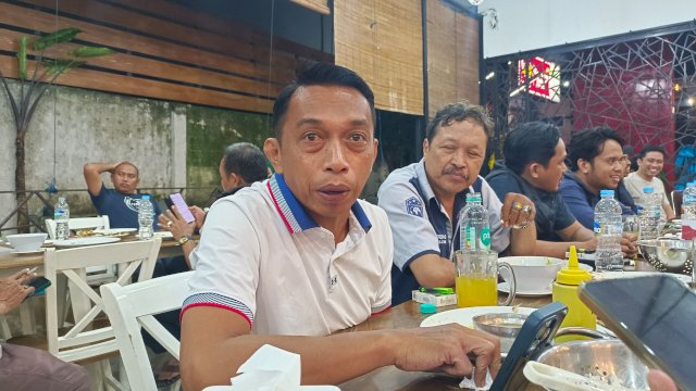 Bupati Sidrap Syaharuddin Alrif saat bertemu dengan wartawan di Makassar. Foto/SS