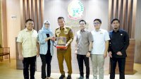 Prof Fadjry Djufry Bahas Pemeriksaan Kesehatan Gratis di DPRD Sulsel