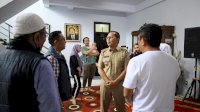 Melayat ke Rumah Duka Almarhum Alwi Hamu, Danny Beri Dukungan Moril dan Kenang Kebersamaannya