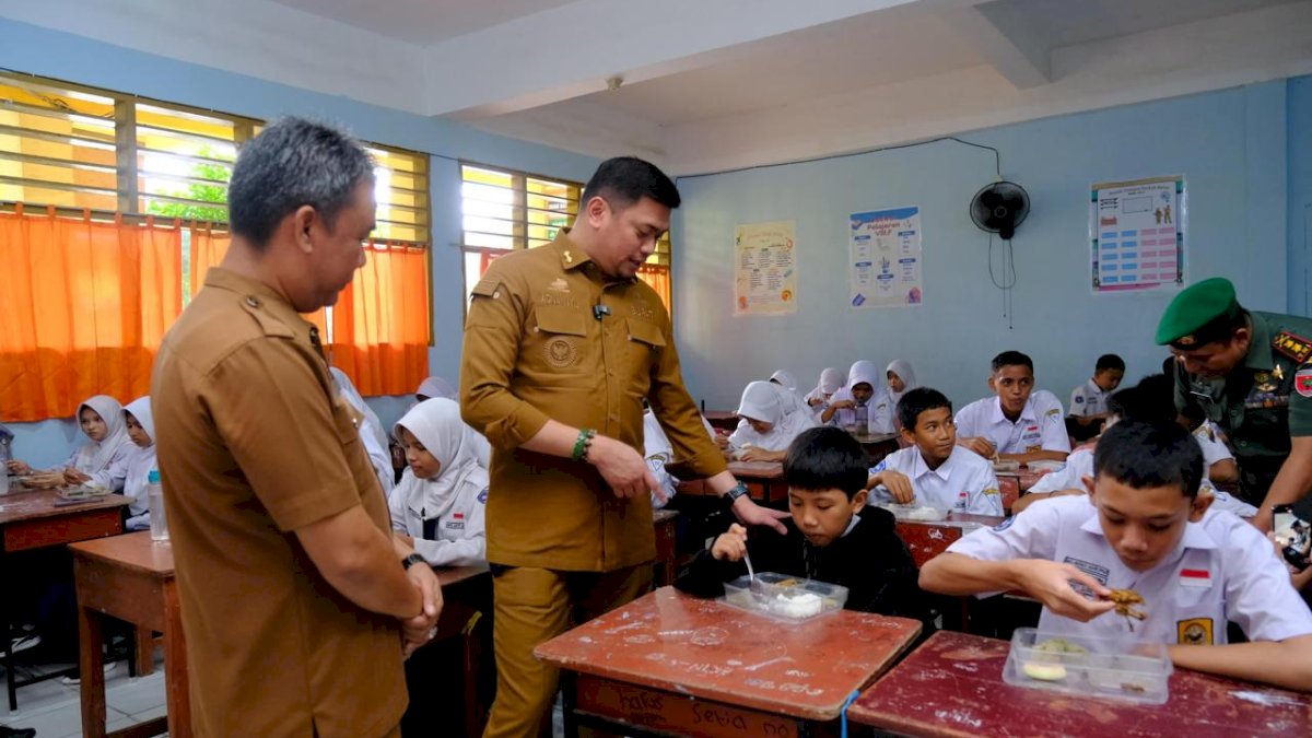 Bupati Gowa Tinjau Program Makanan Bergizi Gratis di Sekolah, Pastikan Distribusi Lancar