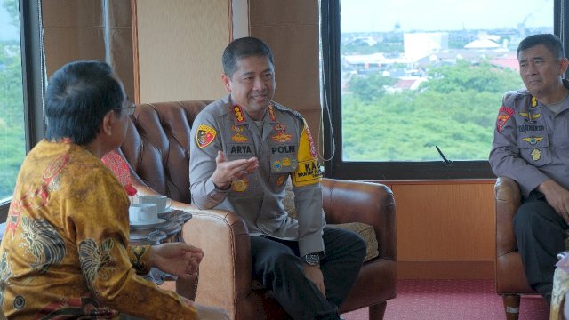 Pertemuan antara Kapolrestabes Makassar Kombes Pol Arya dan Rektor Unhas Prof Jamaluddin Jompa. Ist