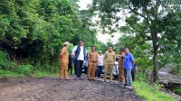Bupati Barru Tinjau Longsor di Jalan Penghubung Desa, Perintahkan Penanganan Cepat