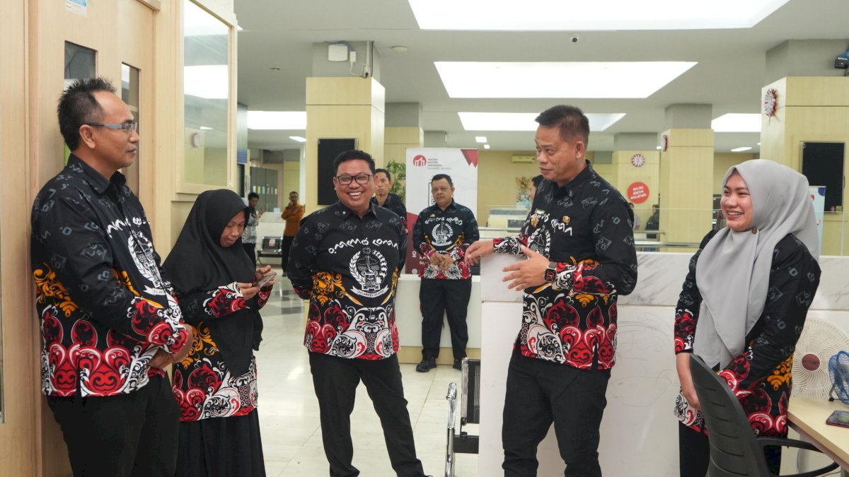 Kunjungi Dinas PMPTSP Sulsel, Prof Fadjry Djufry Dorong Percepatan Perizinan Investasi