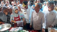 Menko Pangan dan Mendag Pantau Harga Sembako di Makassar, Zulhas: Cukup Stabil