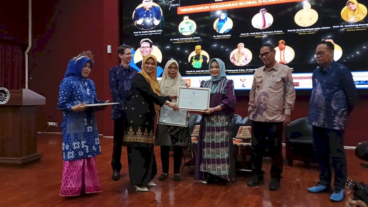 Pemkot Makassar Raih Penghargaan atas Upaya Pelestarian Bahasa Daerah