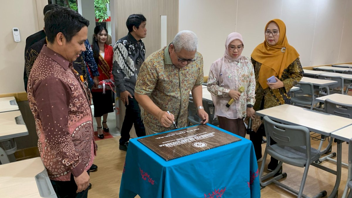 Resmikan Kelas Terstandar, Rektor UNM Pastikan 100 Ruangan Rampung Tahun Ini