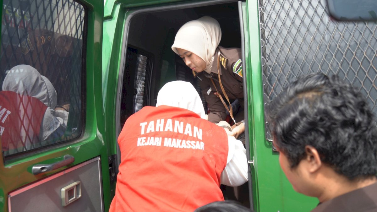 Tiga Tersangka Kasus Skincare Bermerkuri Diserahkan ke JPU Kejati Sulsel