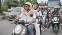 Pengguna Scoopy dan New Stylo Valentine Couple Rides di Hari Kasih Sayang
