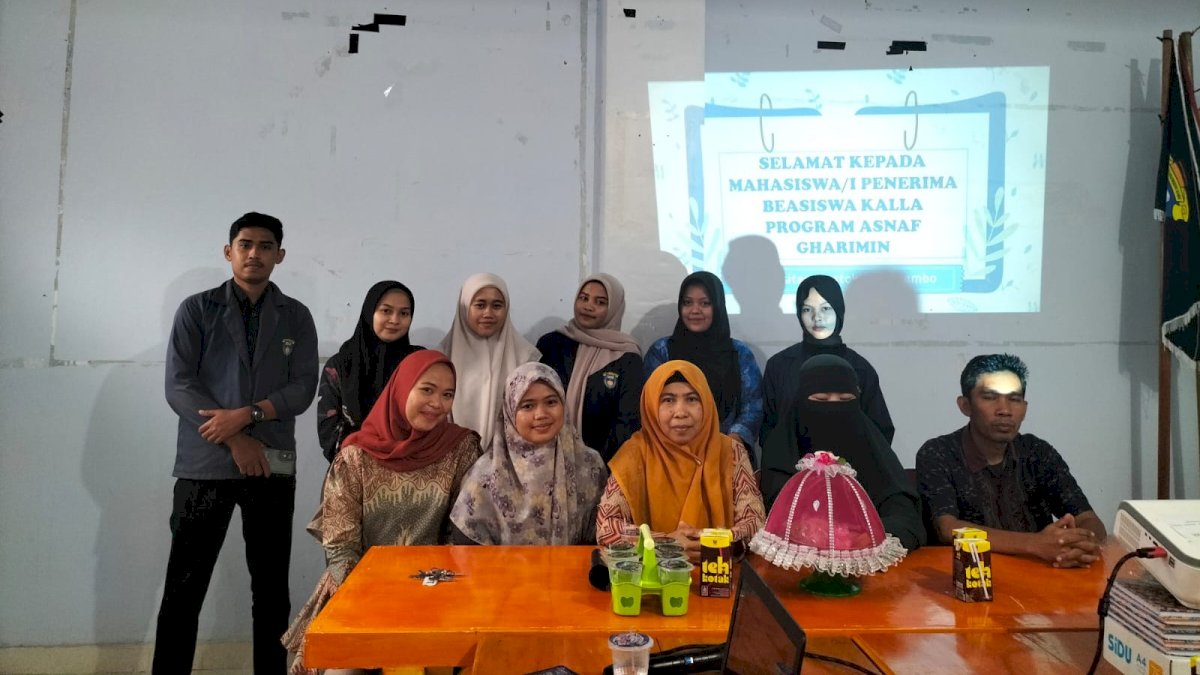 LAZ Hadji Kalla Salurkan Bantuan Biaya Pendidikan untuk Mahasiswa Gharimin di Sulsel