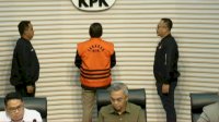 Resmi Ditahan, Hasto Tantang KPK Periksa Keluarga Jokowi!