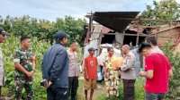 Kapolres Jeneponto Tinjau Korban Puting Beliung di Bangkala Barat dan Salurkan Bantuan