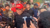 Pastikan Kesehatan dan Kebutuhan, Danny Turun Langsung Temui Korban Banjir di Manggala