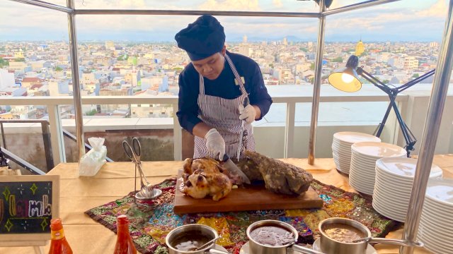 Buka puasa di Novotel Makassar hadirkan hadiah emas dan umrah. Foto: Istimewa.