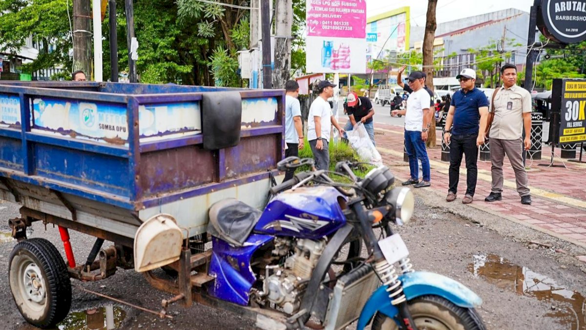 Masuk Target 100 Hari Kerja, Wakil Bupati Gowa Pantau Gowa Bersih di Jembatan Kembar