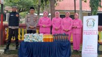 Polsek Batang Bersama Bhayangkari Ranting Batang Bagikan Takjil untuk Masyarakat di Bulan Ramadan