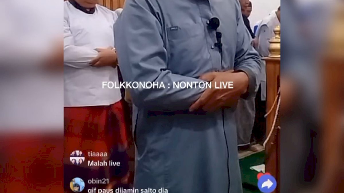 VIDEO: Imam Salat Tarawih Live di TikTok, Warganet Heboh dengan Fitur Saweran