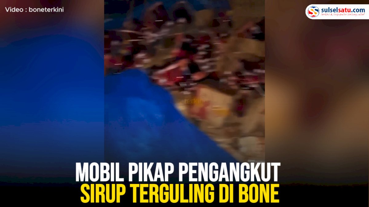 VIDEO: Mobil Pikap Pengangkut Sirup Terguling di Bone