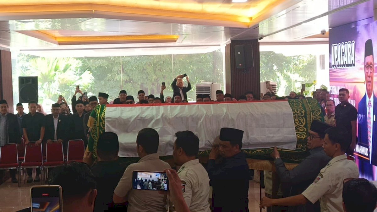 Suasana Haru Selimuti DPRD Makassar, Jenazah H. Ruslan Mahmud Dilepas dengan Penuh Penghormatan
