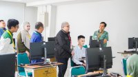 UNM Tunjukkan Komitmen Inklusif! Rektor Pantau Langsung UTBK-SNBT untuk Peserta Difabel