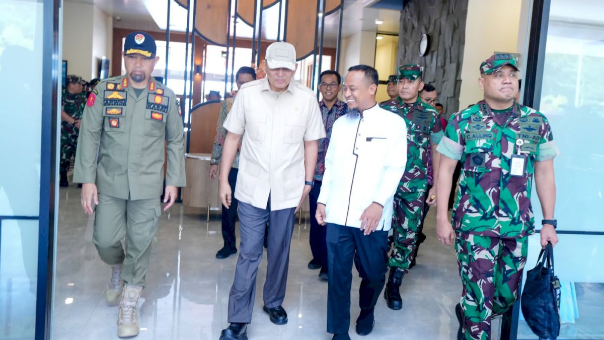 Gubernur Andi Sudirman Sulaiman Sambut Kedatangan Menteri Pertahanan di Sulsel